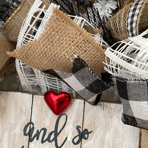 VALENTINE’S DAY Wreath “And so together they built a life they loved” 24” FULL - Picture 4 of 8